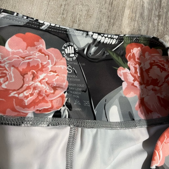 Feed Me Fight Me “rose skull” limited edition short ❤️😊❤️😊 - Picture 5 of 5